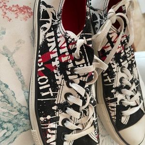 Modern Rock converse sneakers Size 10 men. Good condition